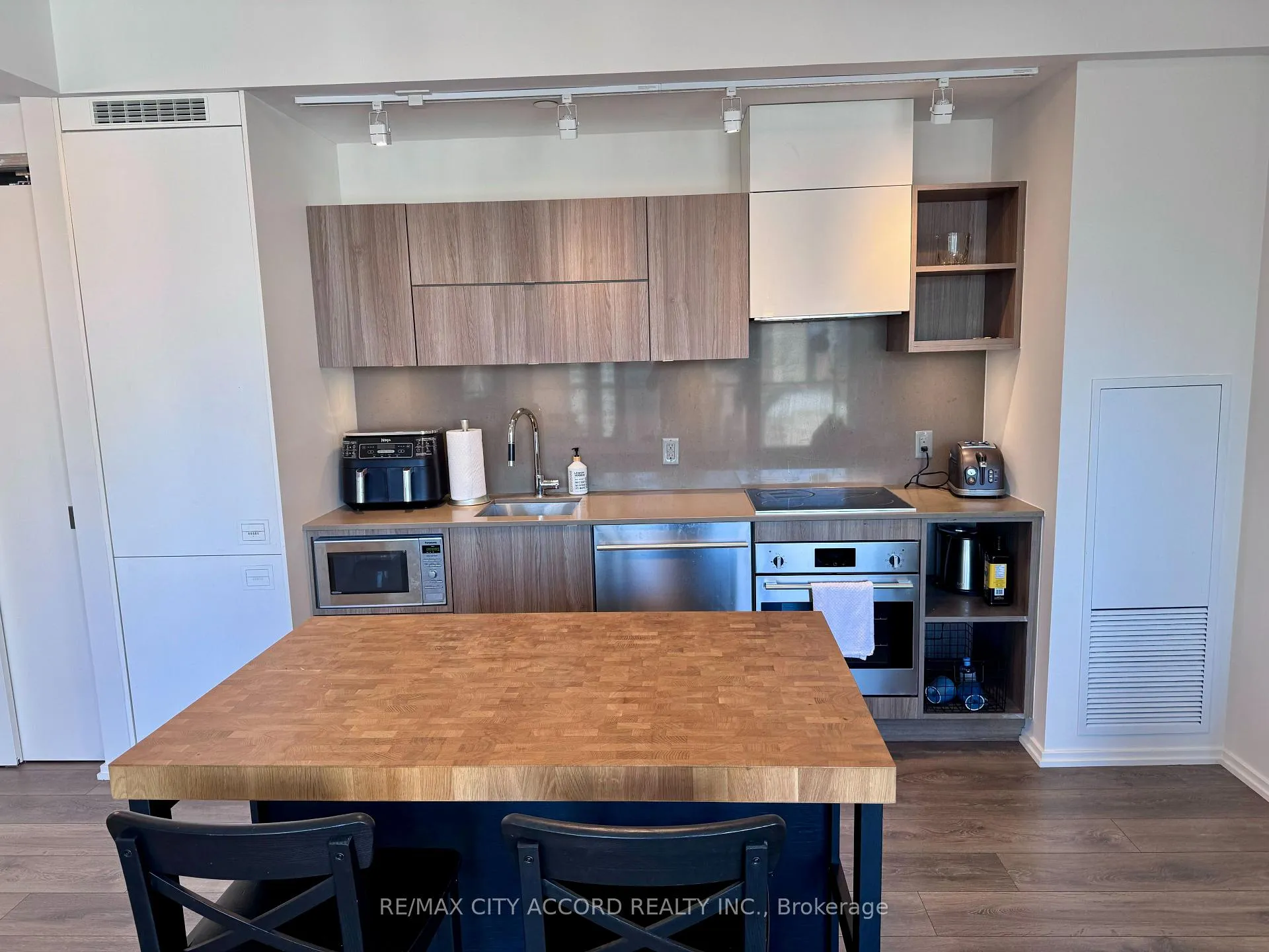 Photo 3 of Unit 1908, 125 Peter Street, Toronto, Waterfront Communities — HOMEH