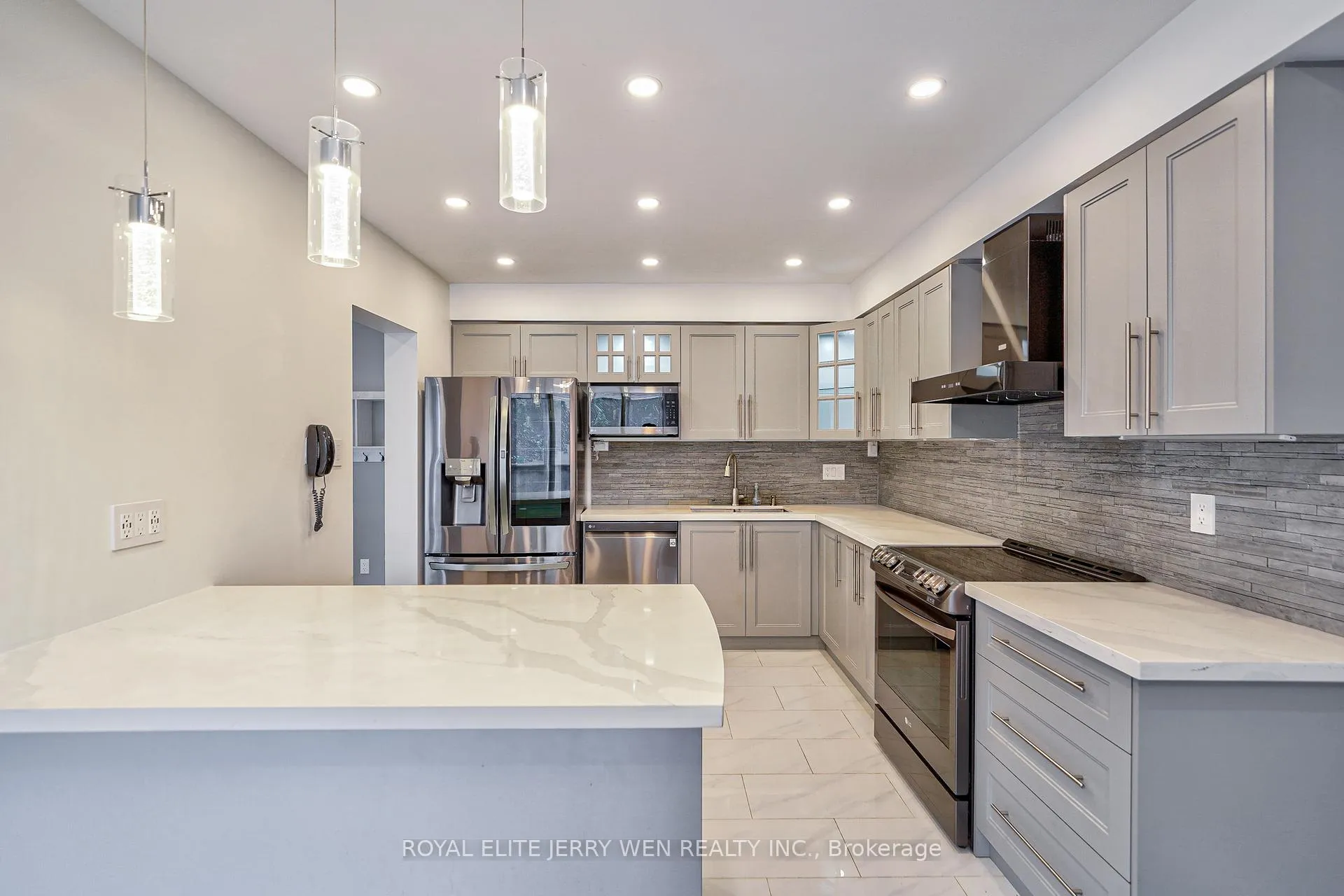 Front of Unit 302, 1701 Mccowan Road