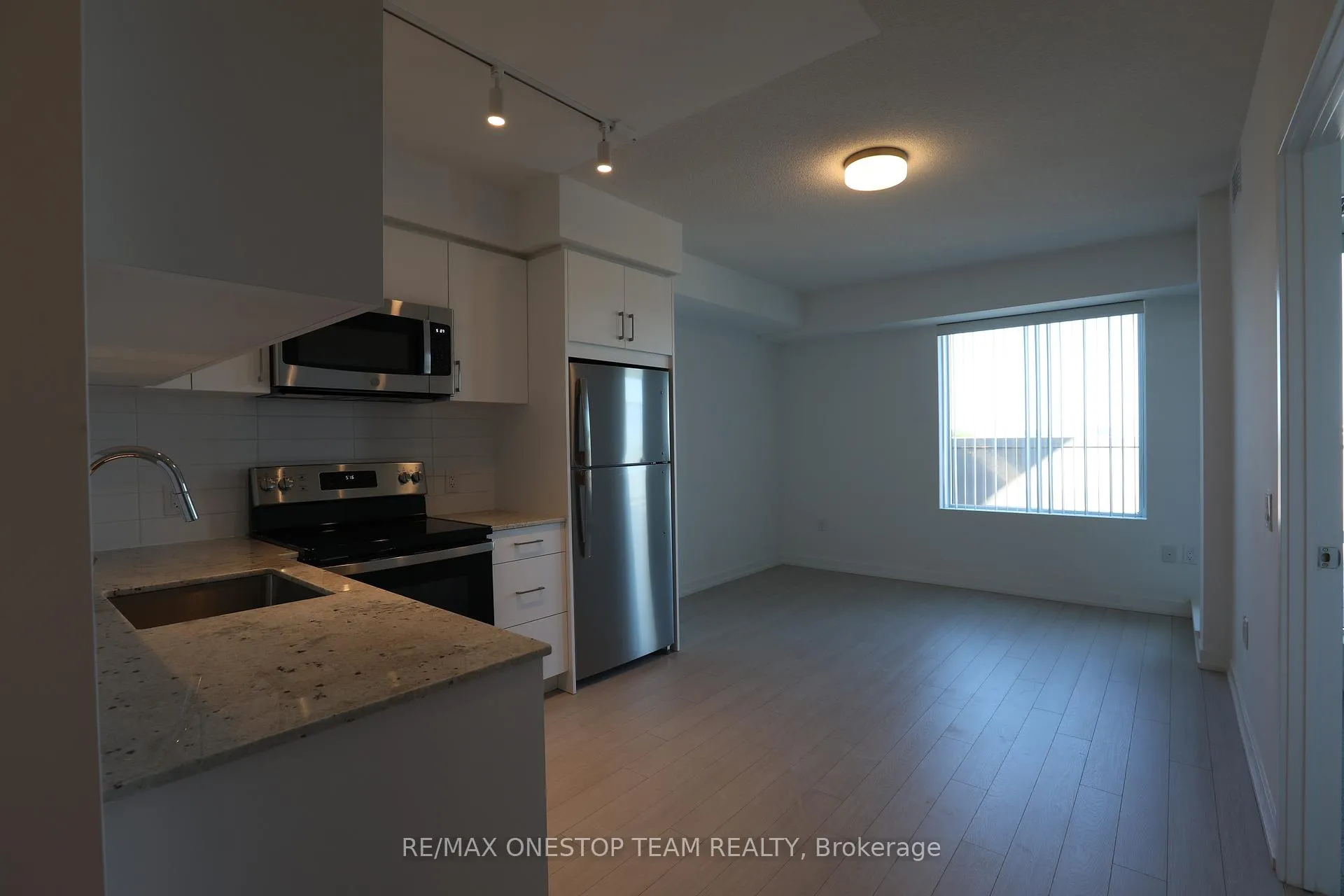 Photo 2 of Unit 527, 4010 Eglinton Avenue W, Etobicoke, Humber Heights — HOMEH