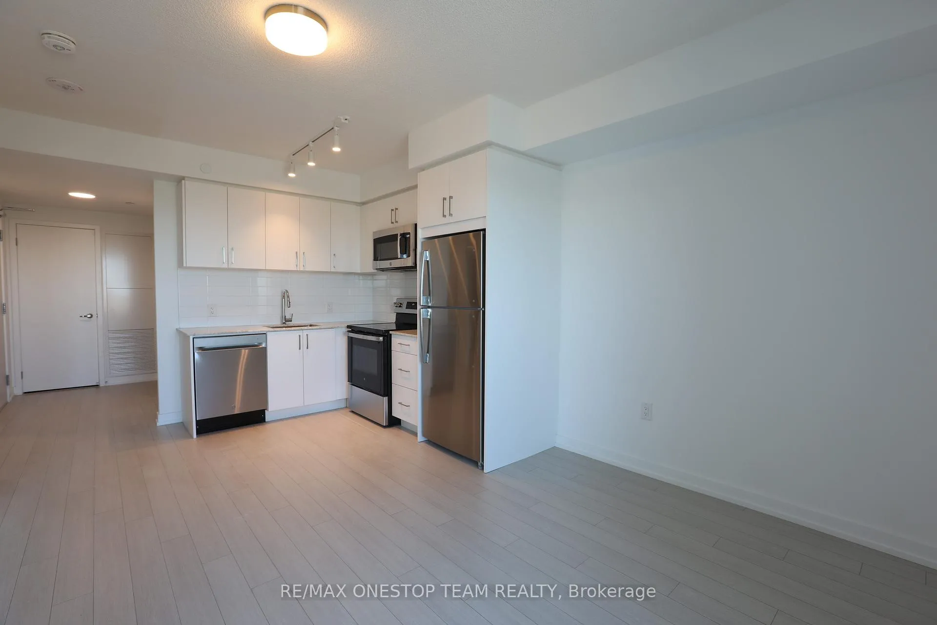 Photo 3 of Unit 527, 4010 Eglinton Avenue W, Etobicoke, Humber Heights — HOMEH