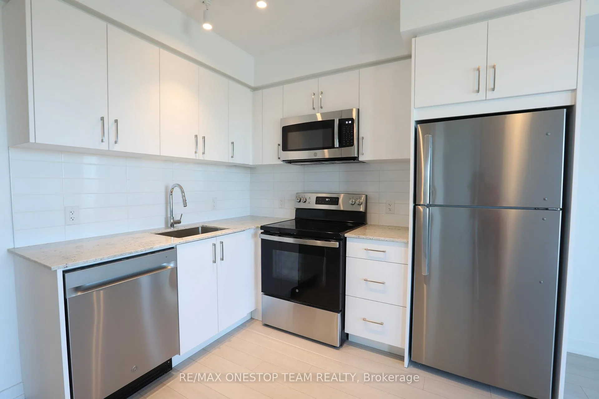 Photo 4 of Unit 527, 4010 Eglinton Avenue W, Etobicoke, Humber Heights — HOMEH