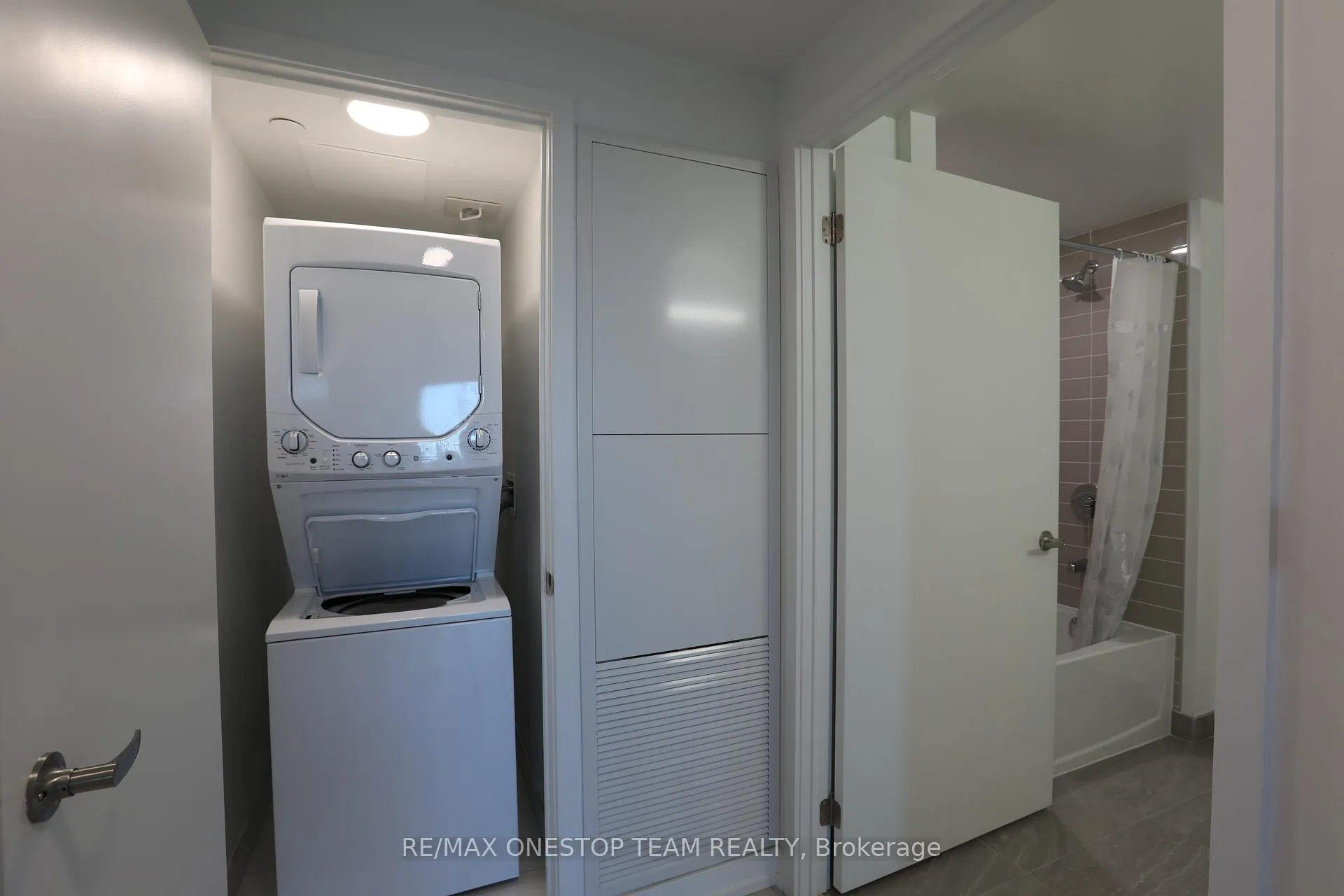 Photo 10 of Unit 527, 4010 Eglinton Avenue W, Etobicoke, Humber Heights — HOMEH