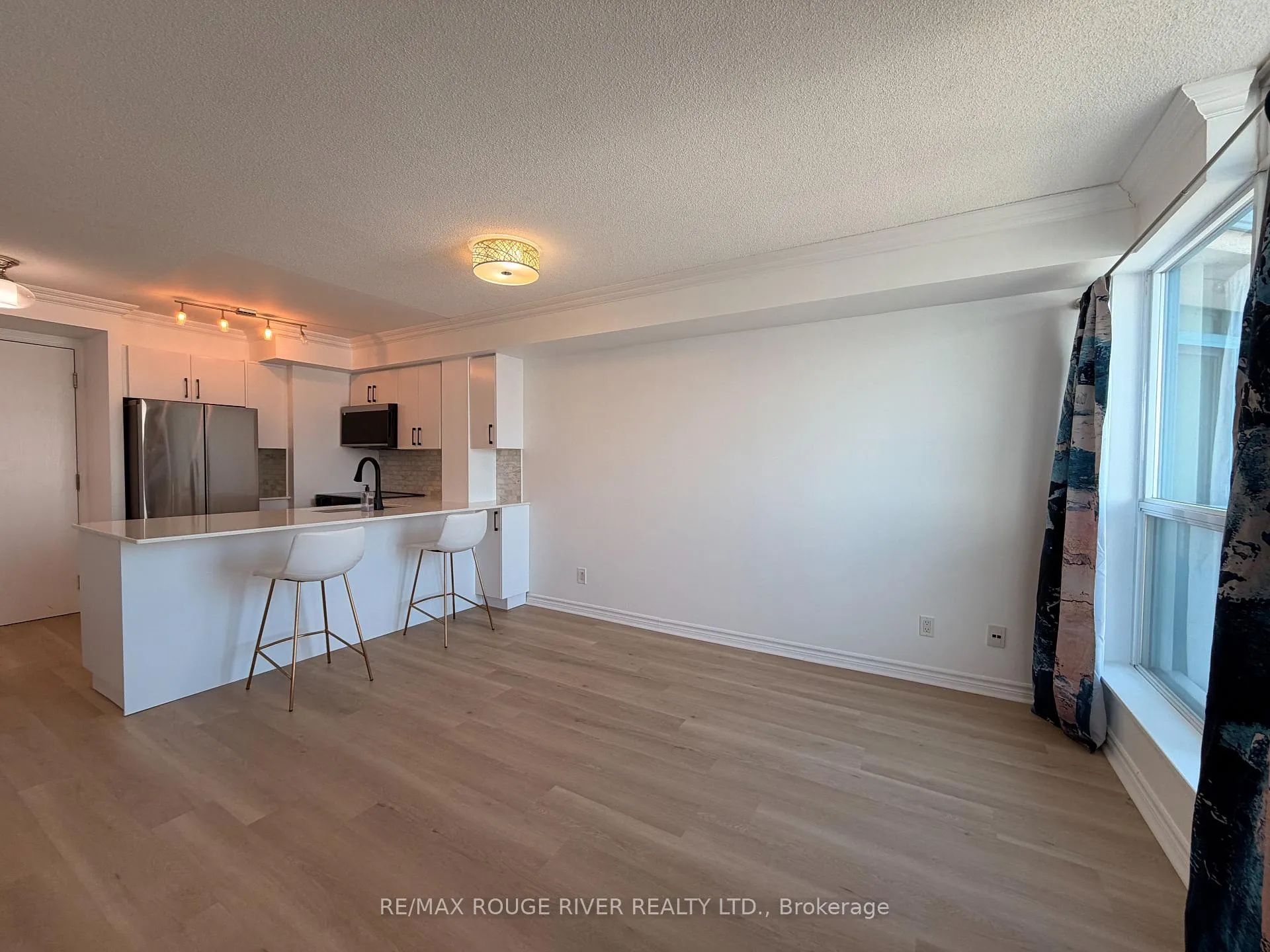 Photo 4 of Unit 507, 340 Watson Street W, Whitby, Port Whitby — HOMEH