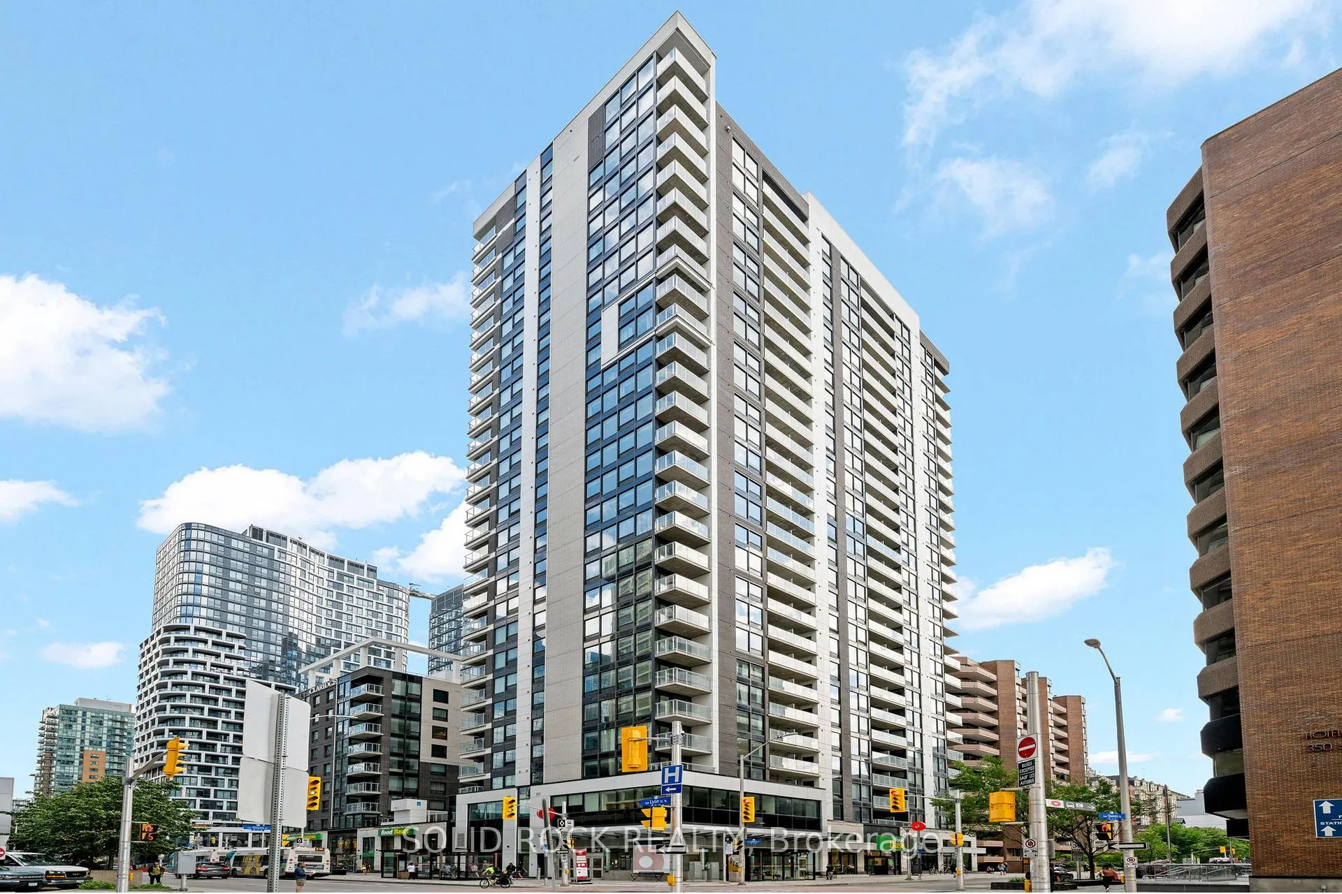 Front of Unit 1707, 340 Queen Street