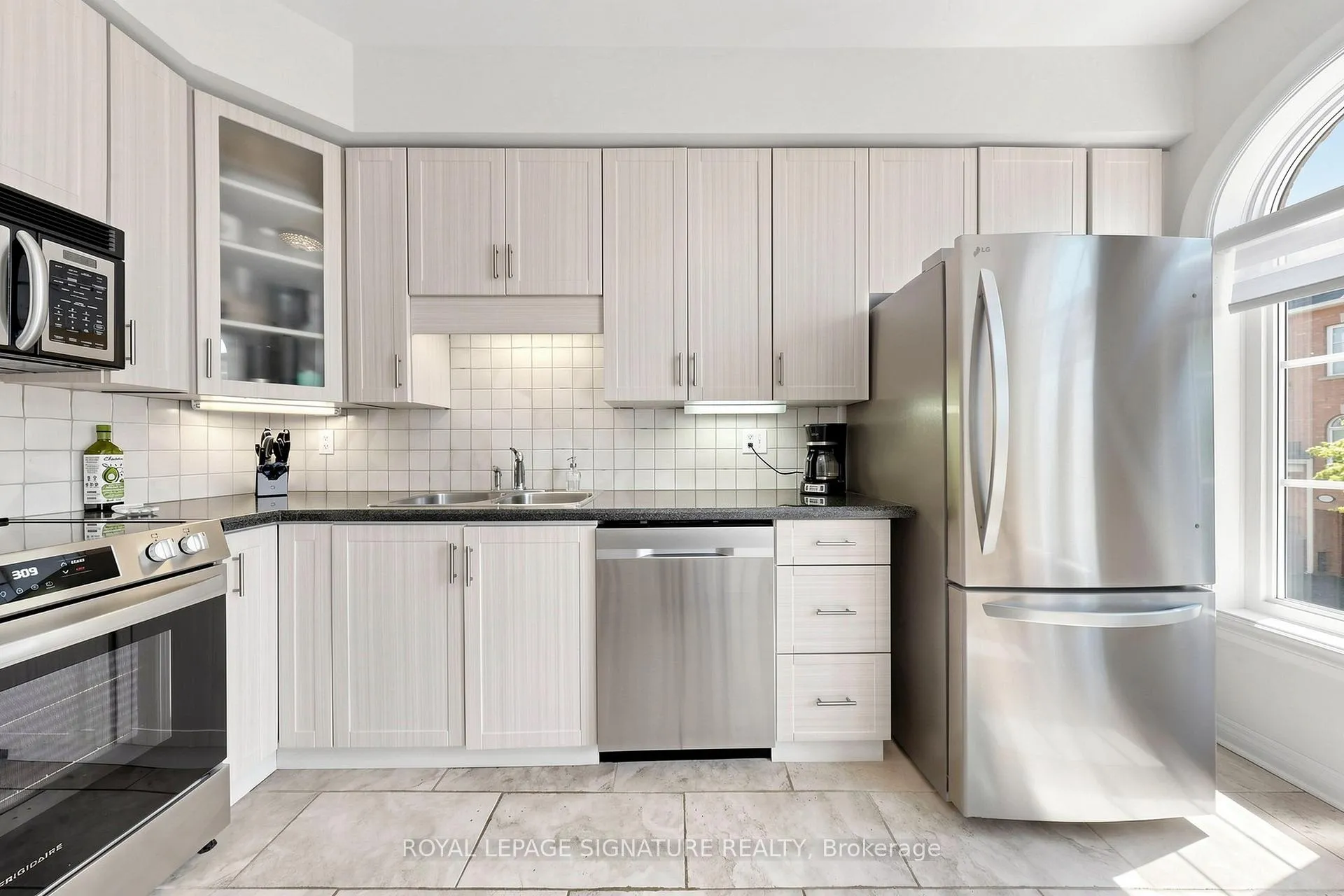 Photo 13 of 55 San Remo Terrace, Etobicoke, Mimico — HOMEH