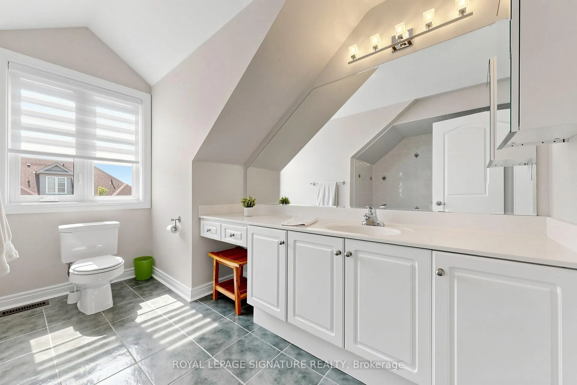 Photo 25 of 55 San Remo Terrace, Etobicoke, Mimico — HOMEH