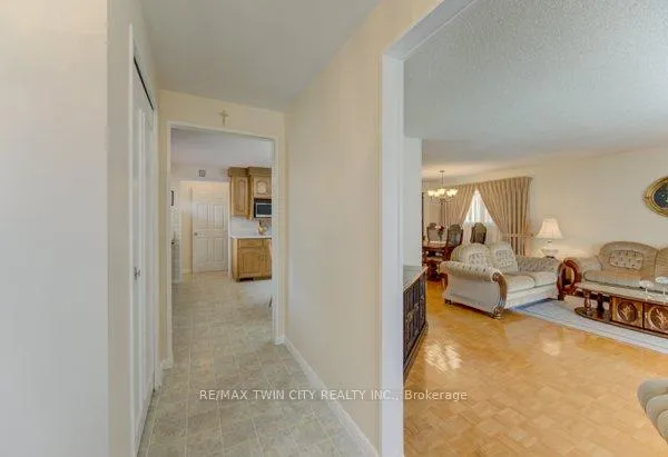 Photo 6 of 141 Hazelglen Drive, Kitchener, Victoria Hills — HOMEH