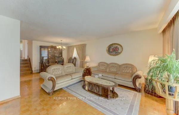 Photo 8 of 141 Hazelglen Drive, Kitchener, Victoria Hills — HOMEH