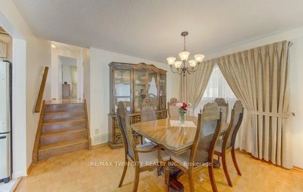 Photo 10 of 141 Hazelglen Drive, Kitchener, Victoria Hills — HOMEH