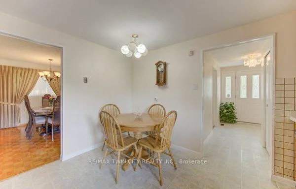 Photo 18 of 141 Hazelglen Drive, Kitchener, Victoria Hills — HOMEH