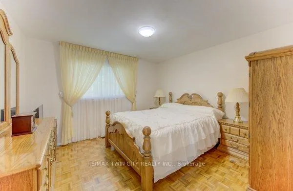 Photo 23 of 141 Hazelglen Drive, Kitchener, Victoria Hills — HOMEH