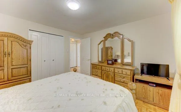 Photo 24 of 141 Hazelglen Drive, Kitchener, Victoria Hills — HOMEH