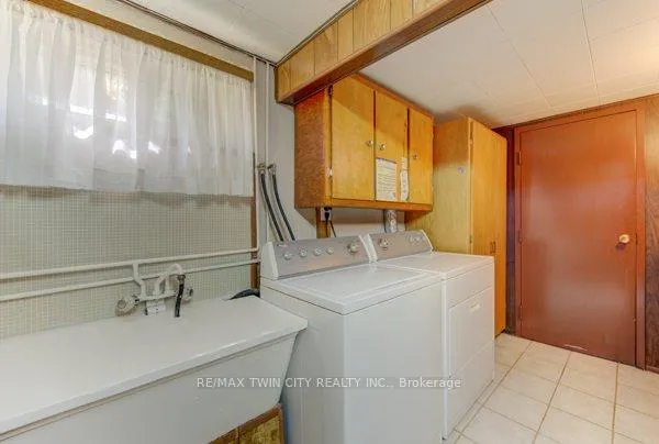 Photo 32 of 141 Hazelglen Drive, Kitchener, Victoria Hills — HOMEH