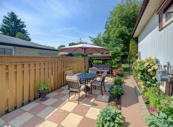 Photo 35 of 141 Hazelglen Drive, Kitchener, Victoria Hills — HOMEH