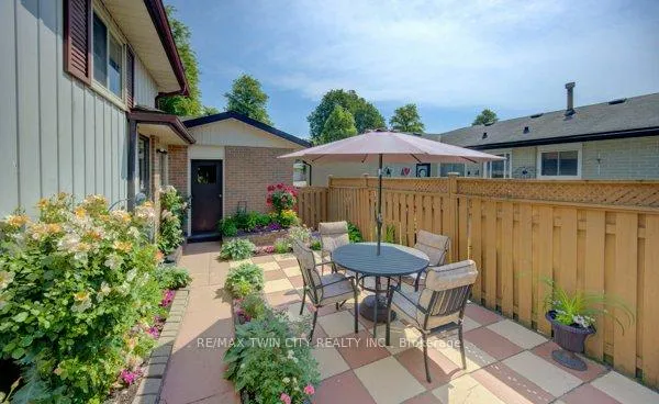 Photo 37 of 141 Hazelglen Drive, Kitchener, Victoria Hills — HOMEH