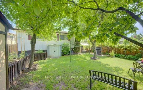 Photo 38 of 141 Hazelglen Drive, Kitchener, Victoria Hills — HOMEH