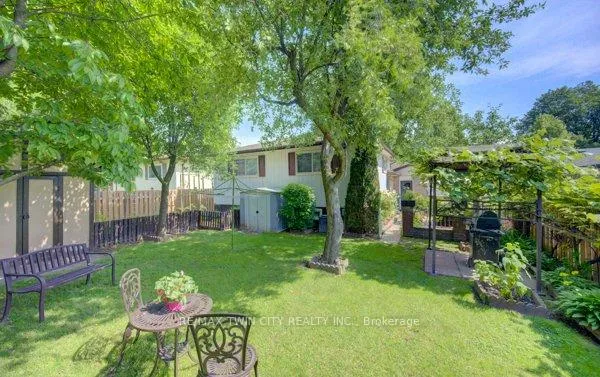 Photo 39 of 141 Hazelglen Drive, Kitchener, Victoria Hills — HOMEH