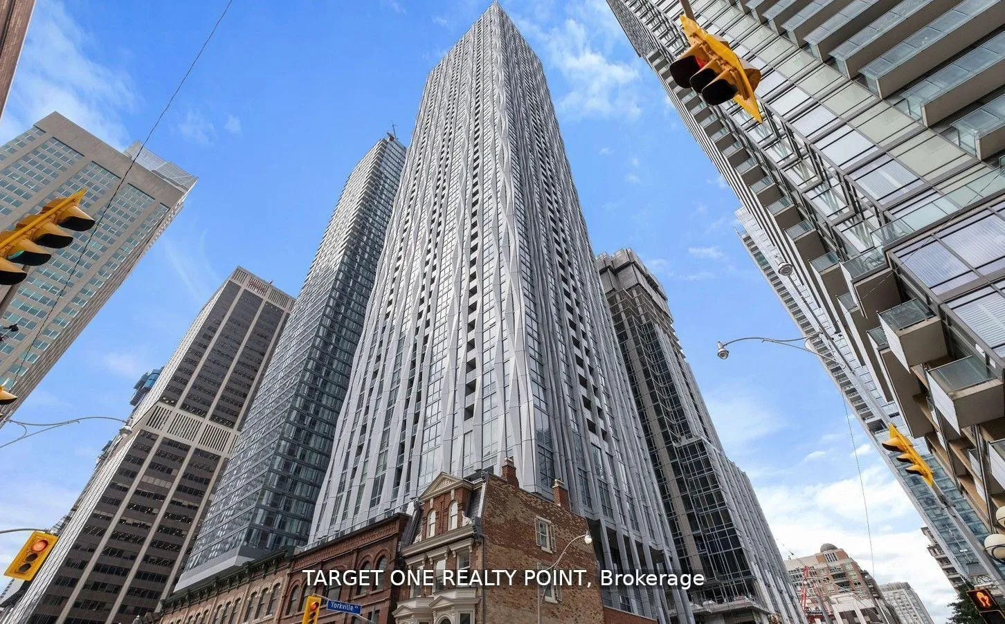 Front of Unit 4311, 1 Yorkville Avenue