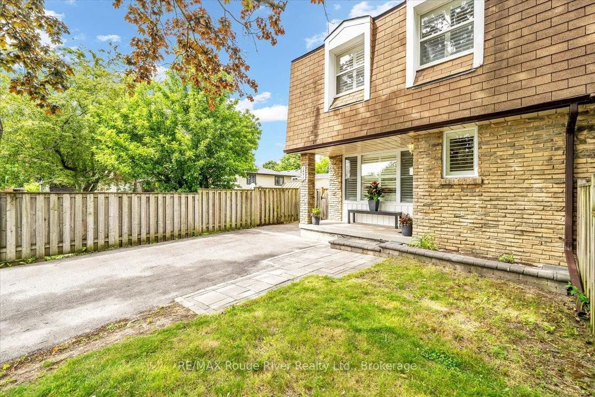 Photo 3 of 1441 Wecker Drive, Oshawa, Lakeview — HOMEH