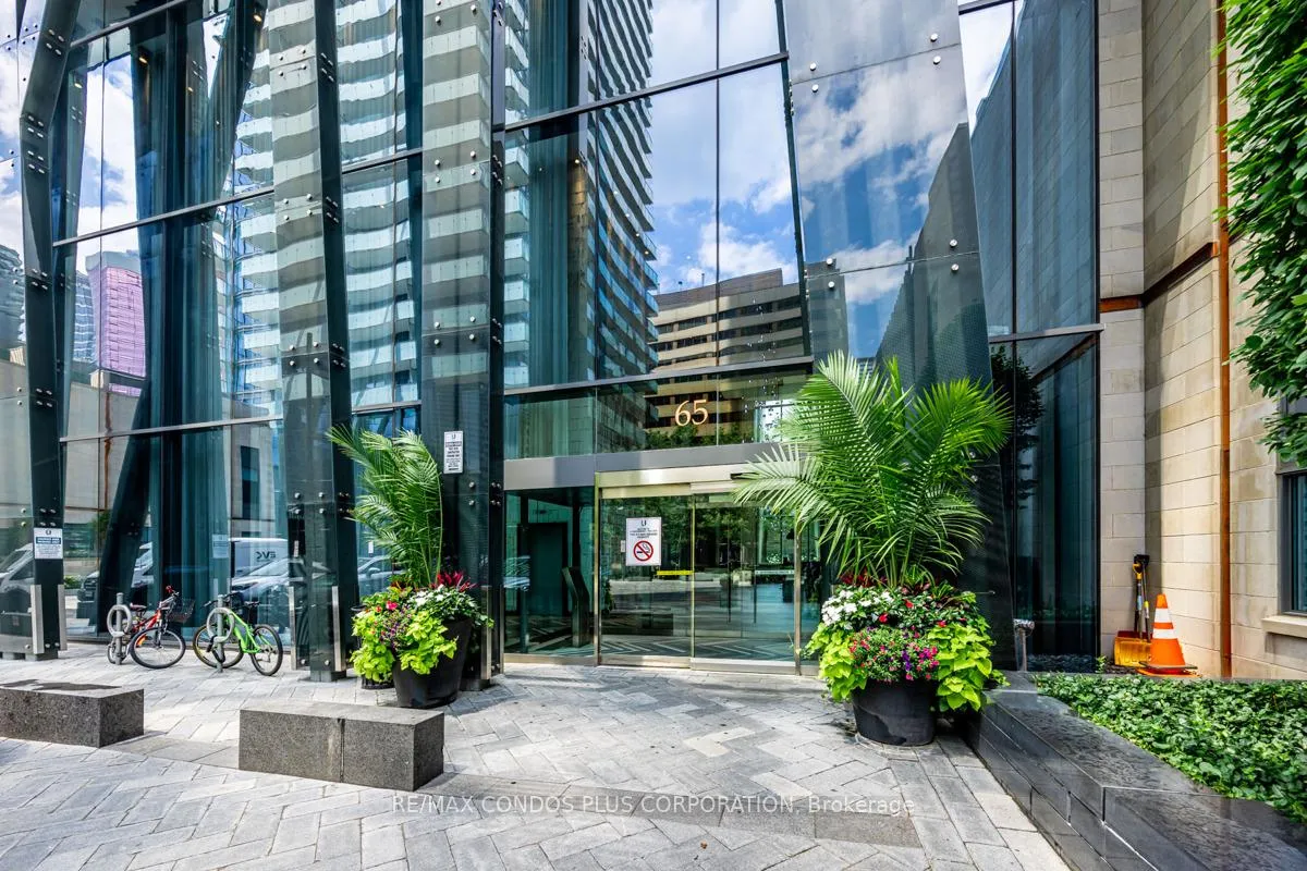 Front of Unit 3308, 65 St Mary Street