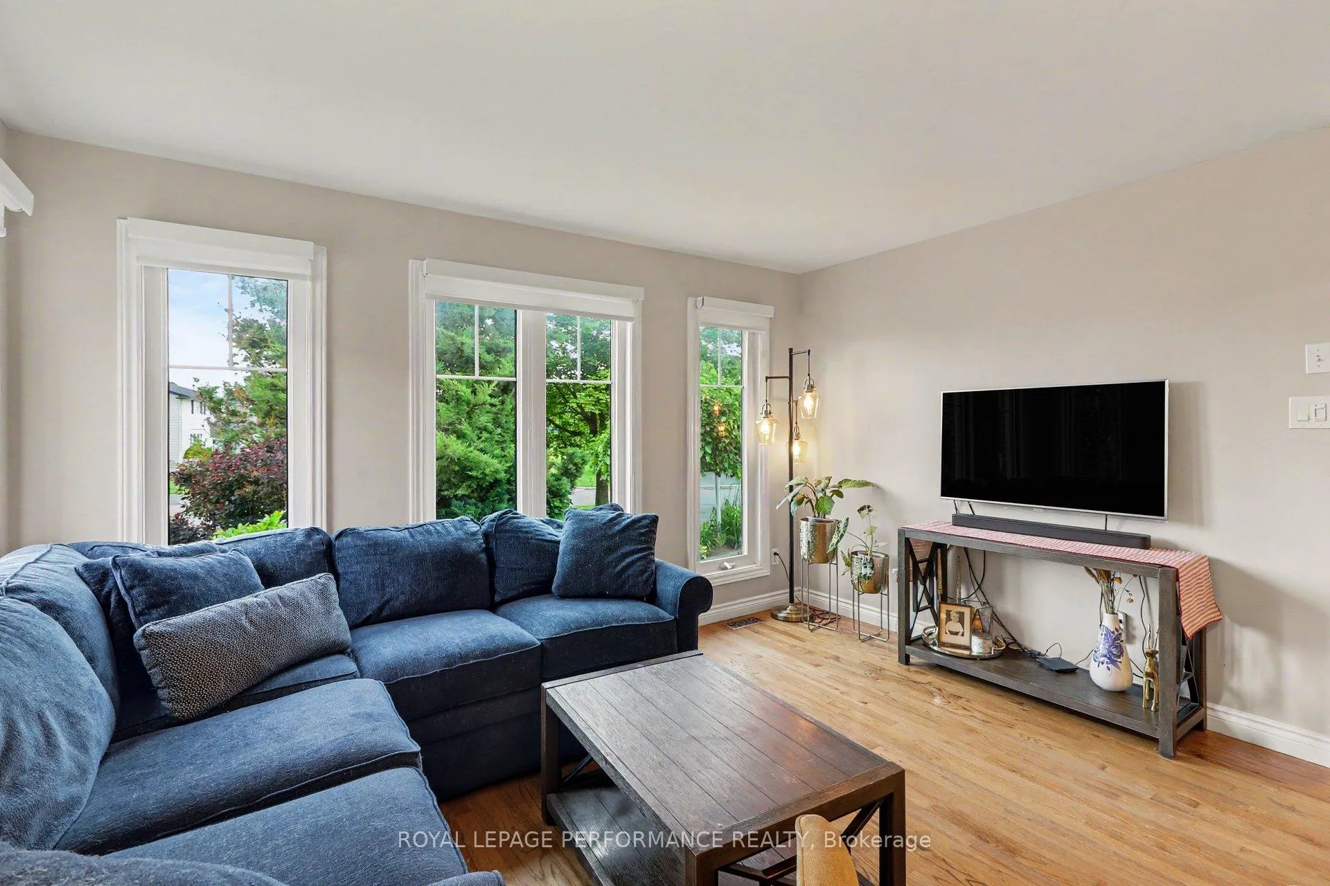 Photo 4 of 1444 Charlebois Avenue, Ottawa, Bilberry Creek/Queenswood Heights — HOMEH
