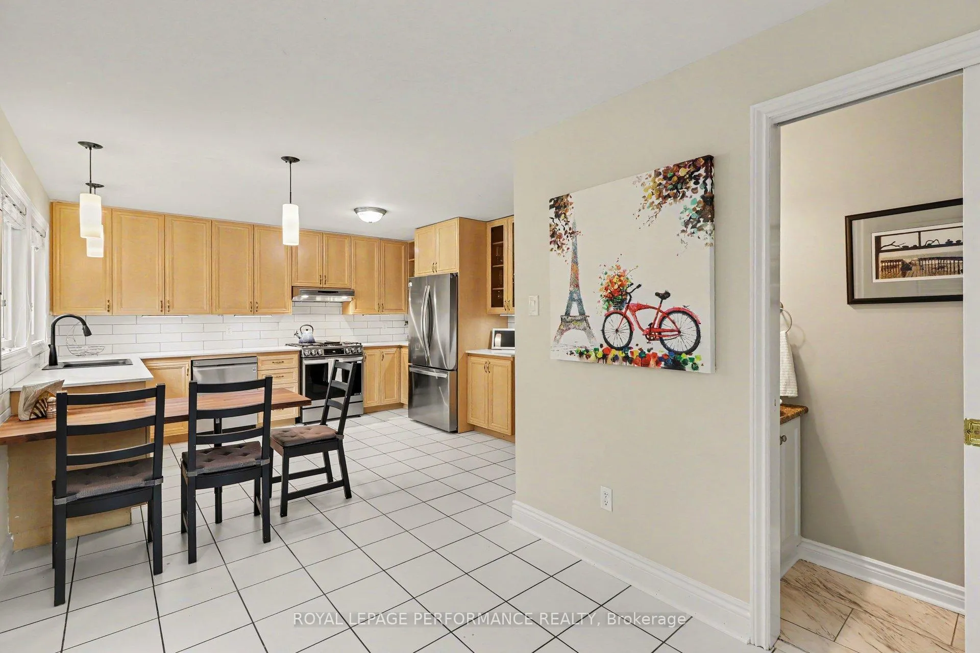 Photo 10 of 1444 Charlebois Avenue, Ottawa, Bilberry Creek/Queenswood Heights — HOMEH