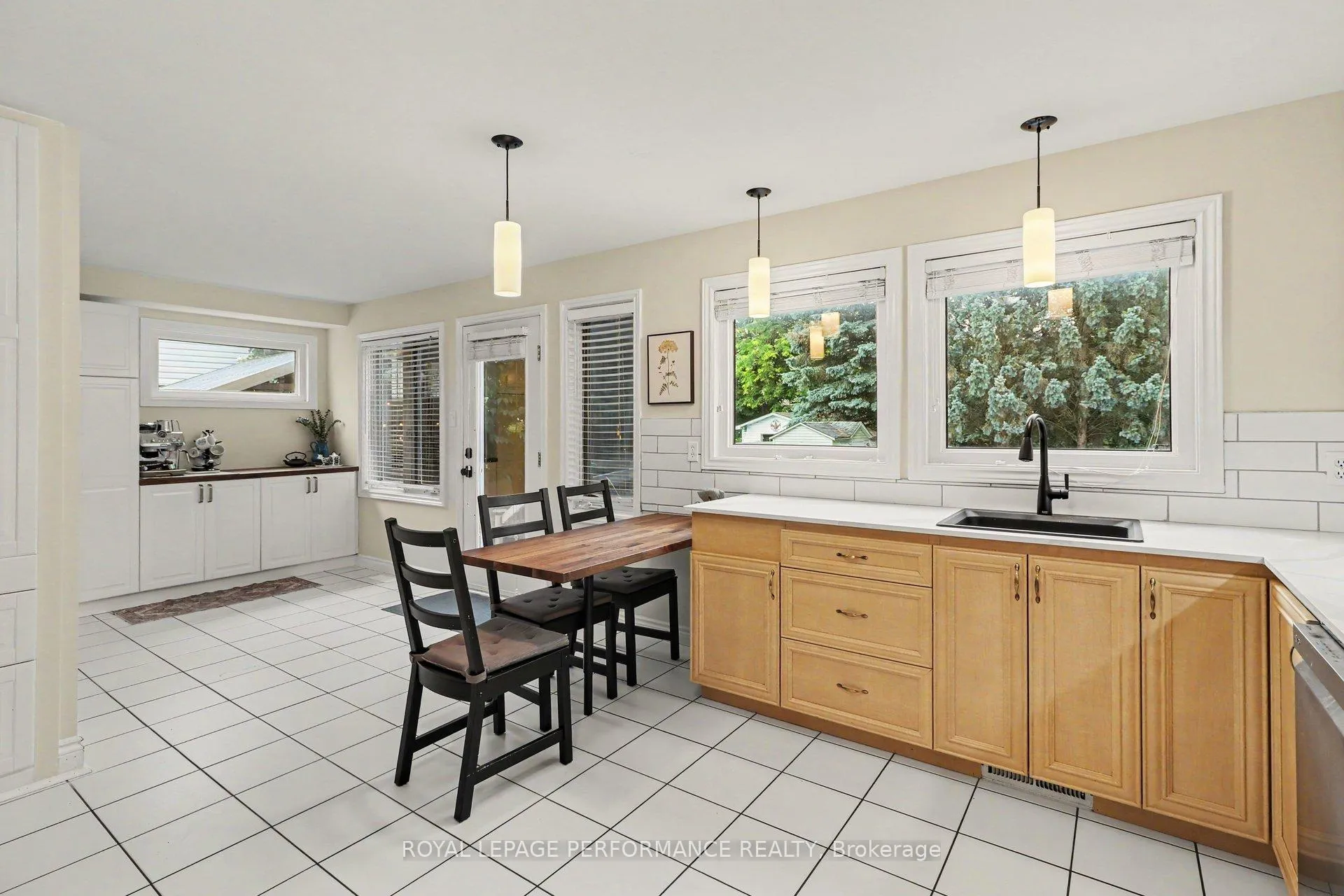 Photo 11 of 1444 Charlebois Avenue, Ottawa, Bilberry Creek/Queenswood Heights — HOMEH