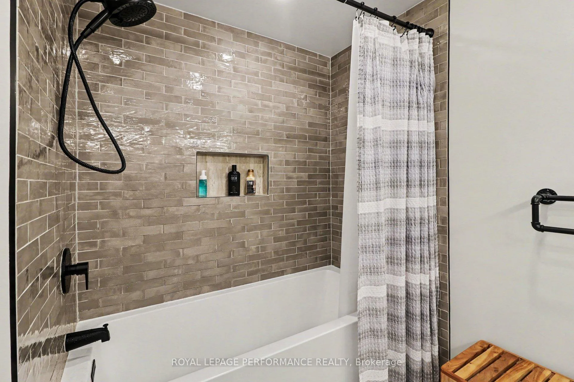 Photo 25 of 1444 Charlebois Avenue, Ottawa, Bilberry Creek/Queenswood Heights — HOMEH
