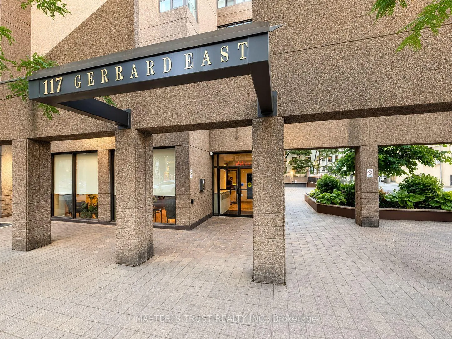 Front of Unit 413, 117 Gerrard Street