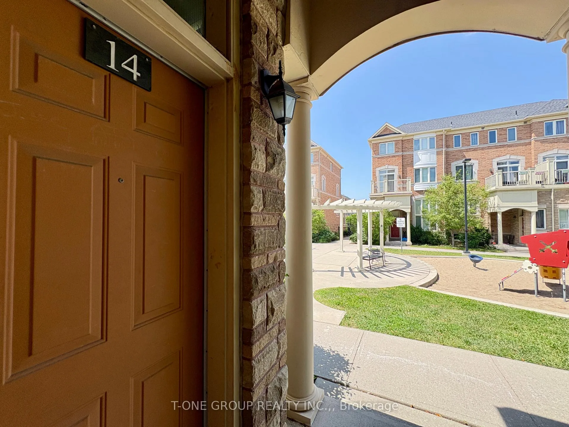 Photo 2 of 14 Petly Lane, Markham, Milliken Mills East — HOMEH