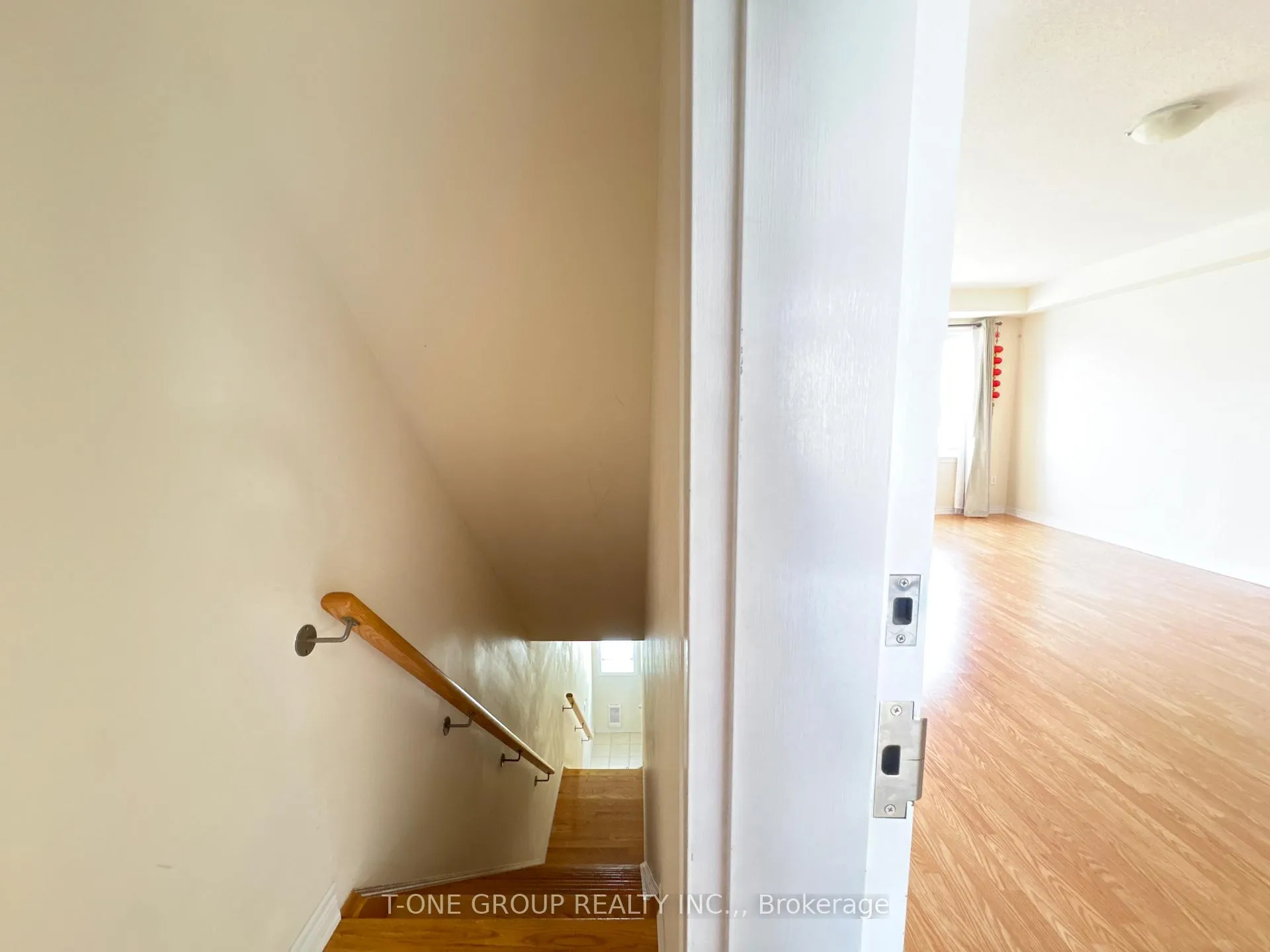 Photo 3 of 14 Petly Lane, Markham, Milliken Mills East — HOMEH