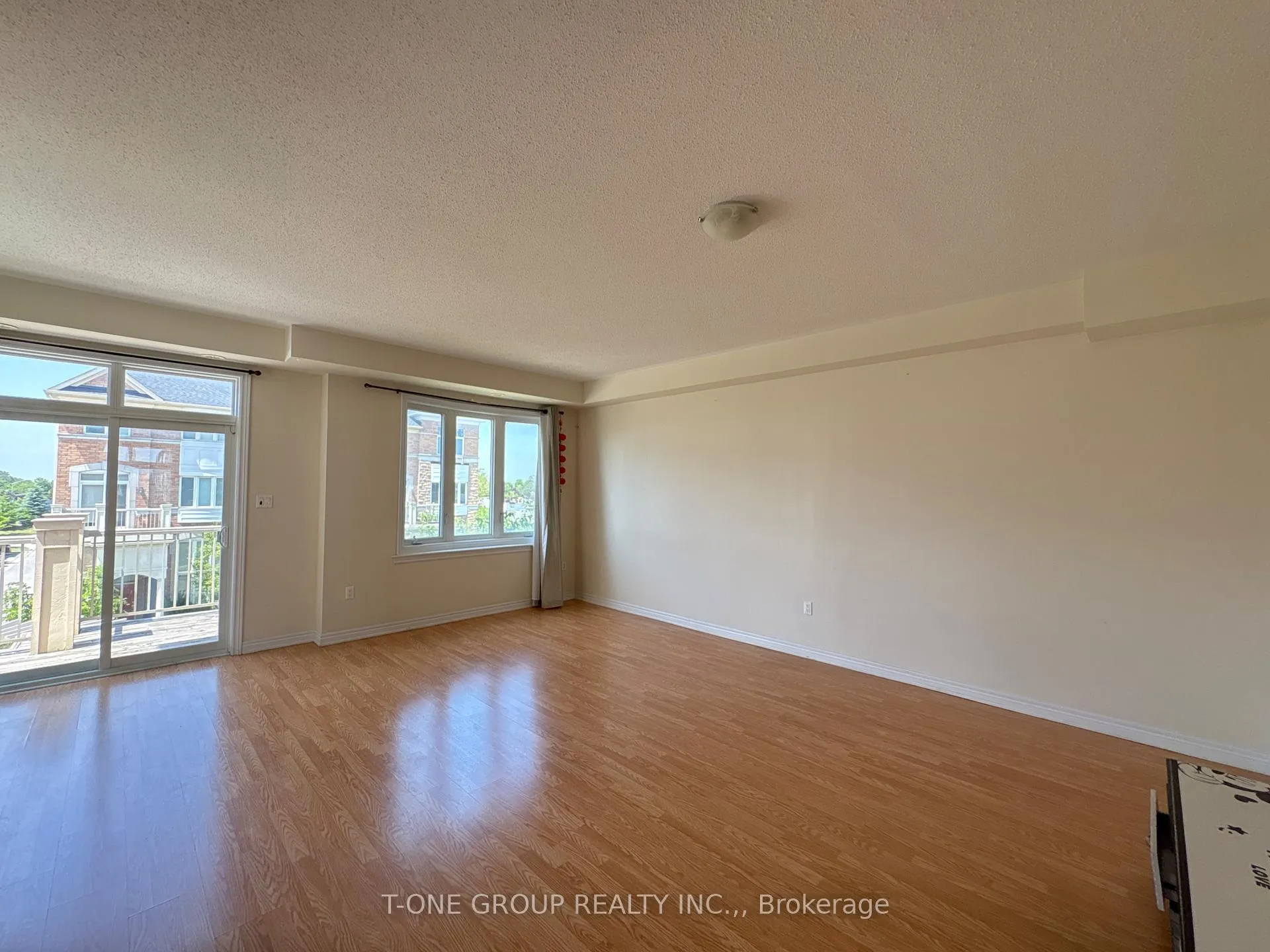 Photo 4 of 14 Petly Lane, Markham, Milliken Mills East — HOMEH