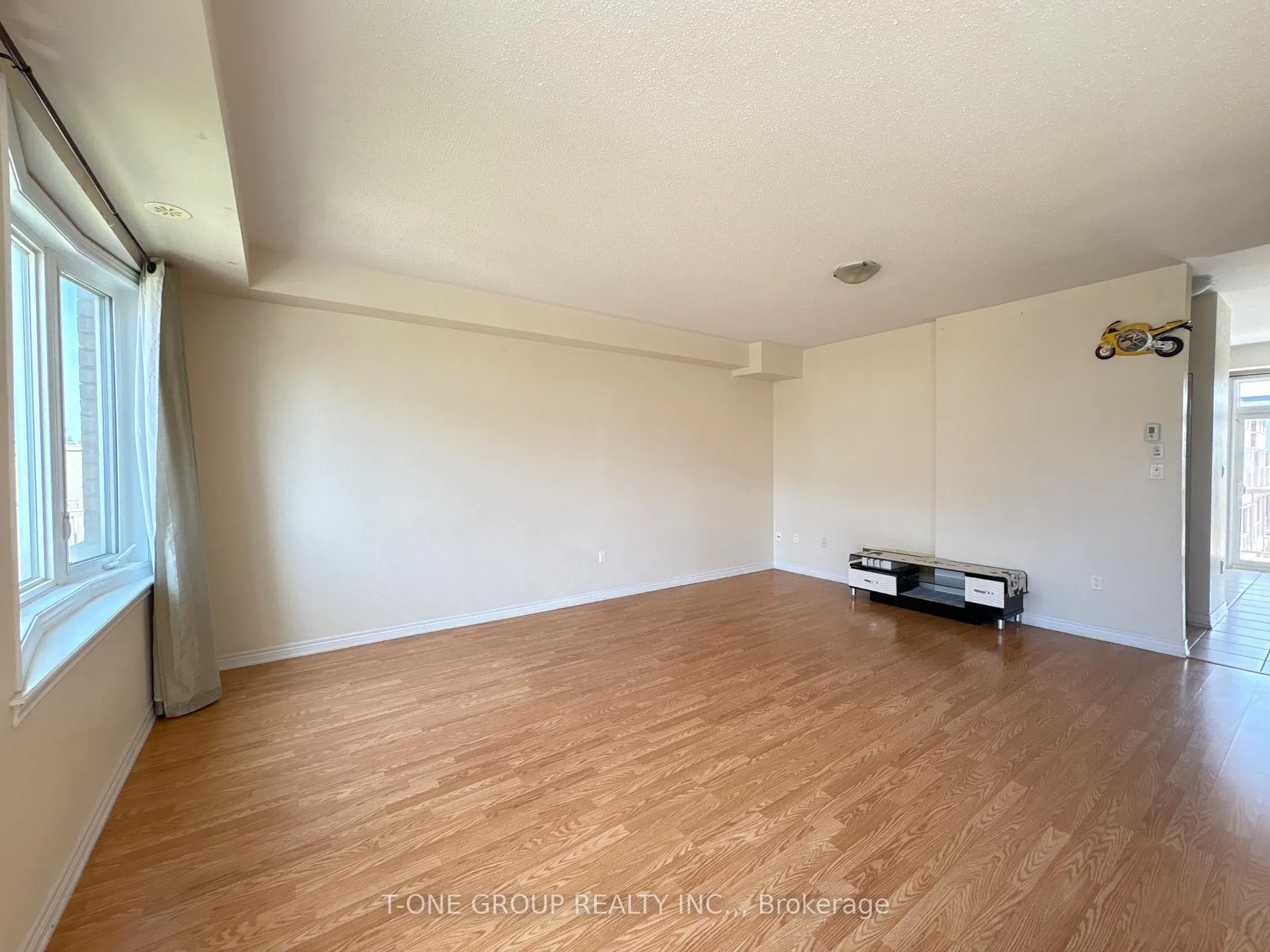 Photo 5 of 14 Petly Lane, Markham, Milliken Mills East — HOMEH