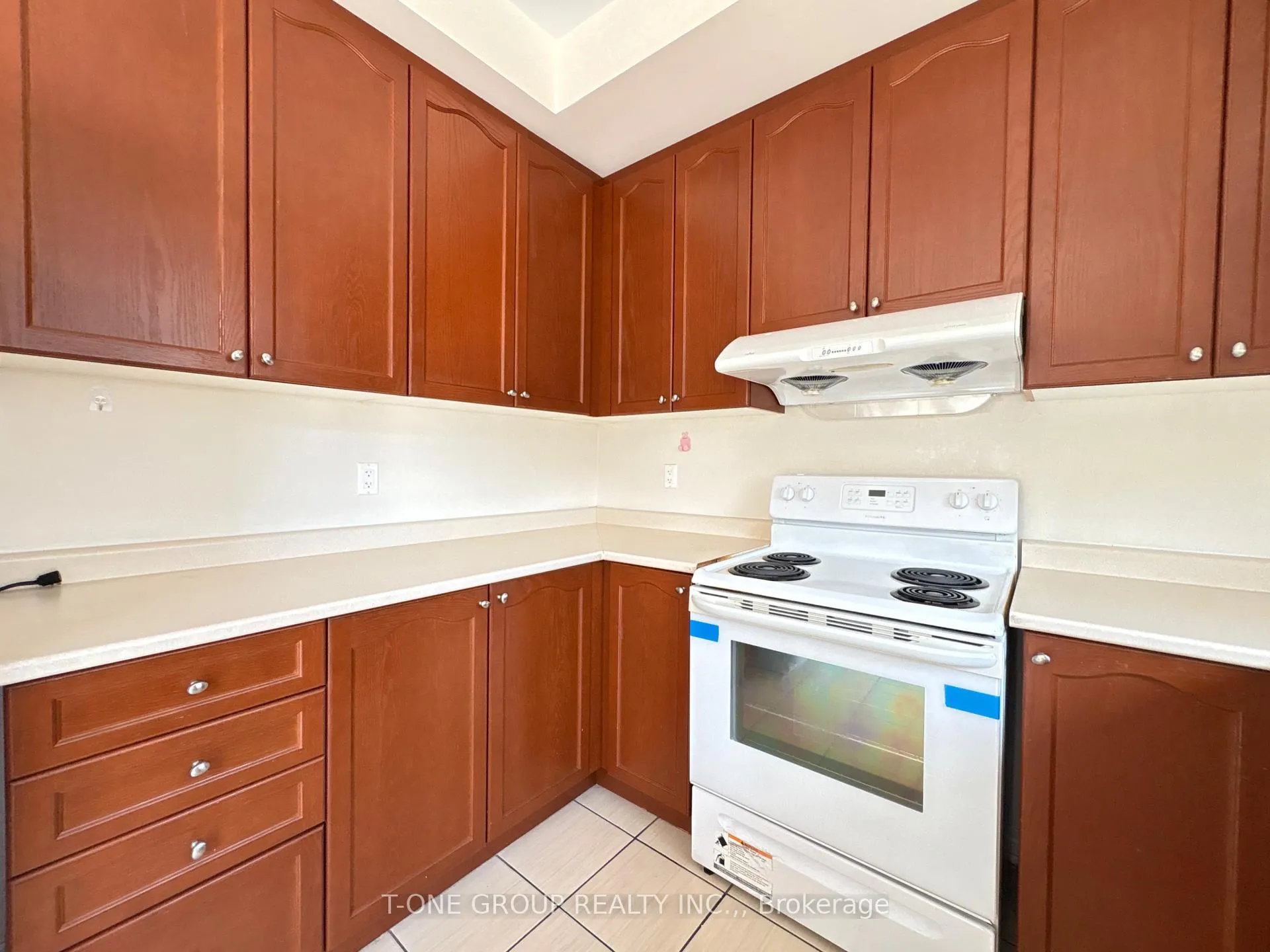 Photo 6 of 14 Petly Lane, Markham, Milliken Mills East — HOMEH