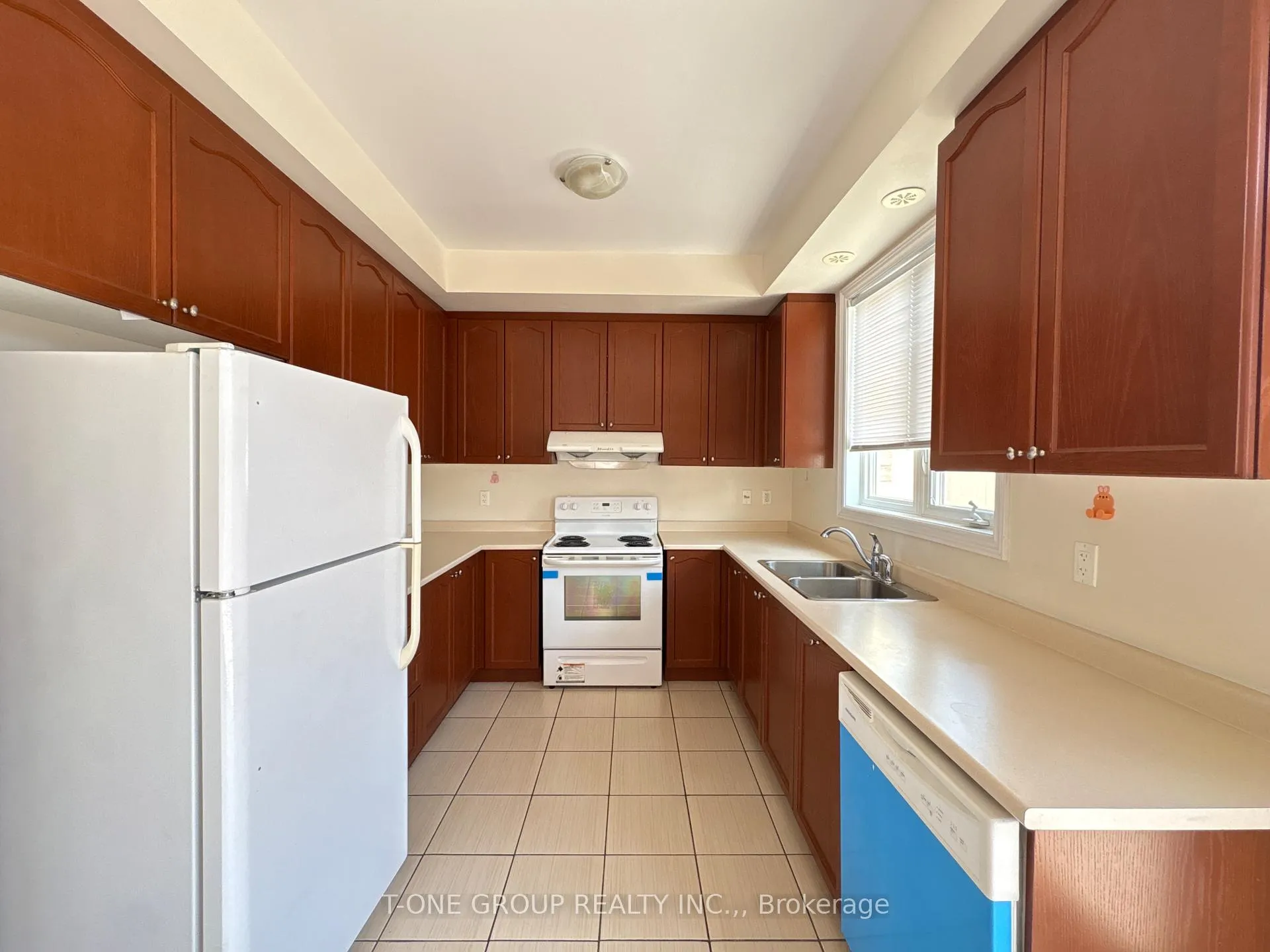 Photo 7 of 14 Petly Lane, Markham, Milliken Mills East — HOMEH