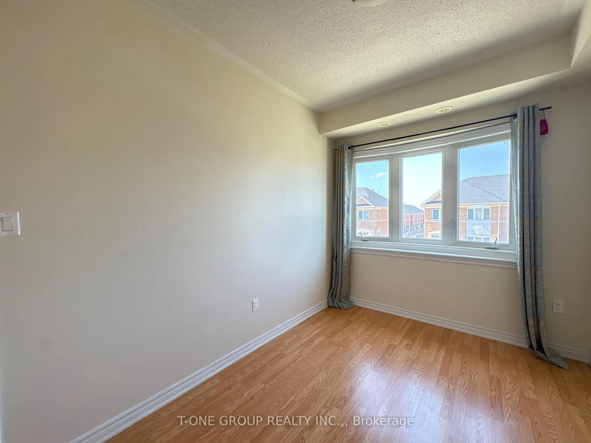 Photo 22 of 14 Petly Lane, Markham, Milliken Mills East — HOMEH