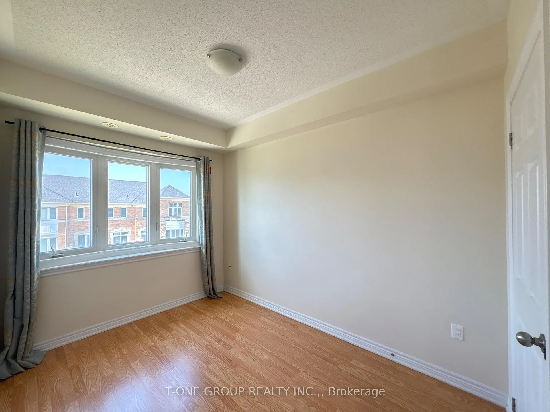 Photo 23 of 14 Petly Lane, Markham, Milliken Mills East — HOMEH