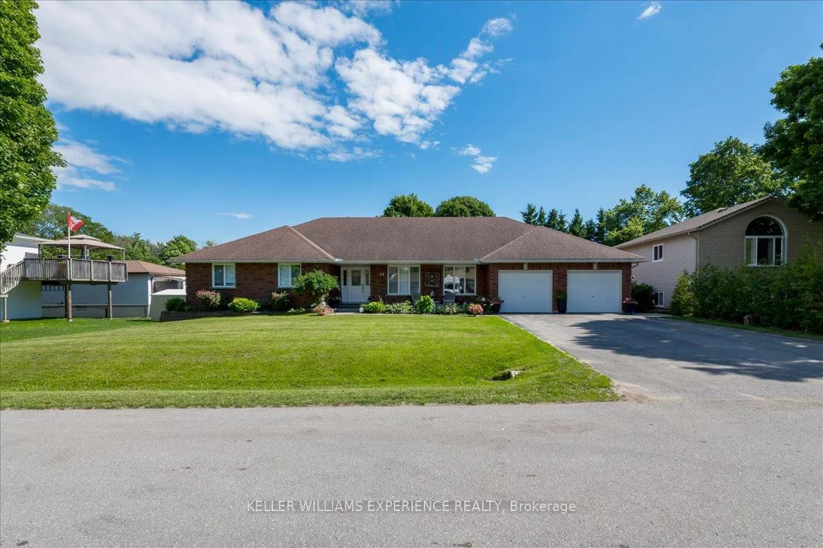 Photo 2 of 48 Brule Street, Penetanguishene — HOMEH