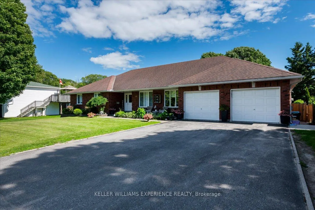 Photo 3 of 48 Brule Street, Penetanguishene — HOMEH