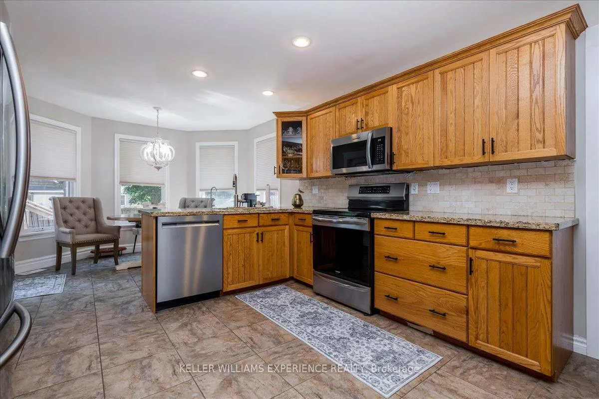 Photo 9 of 48 Brule Street, Penetanguishene — HOMEH