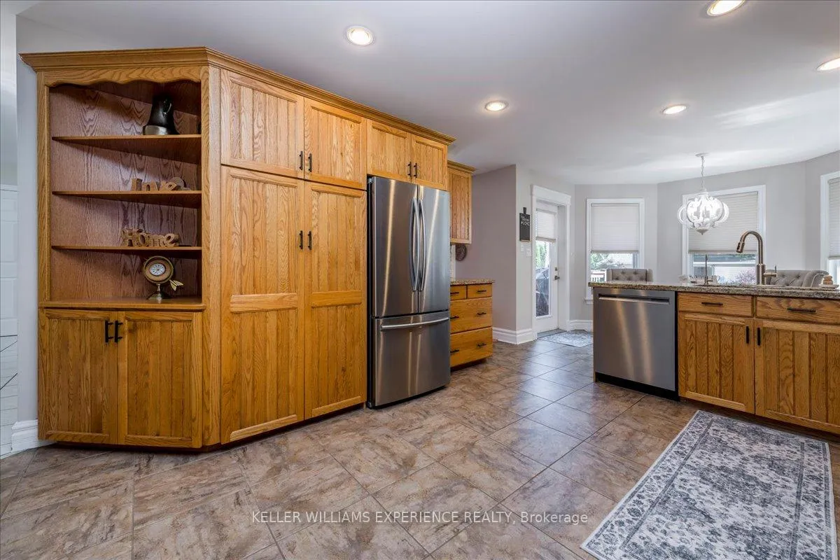 Photo 10 of 48 Brule Street, Penetanguishene — HOMEH
