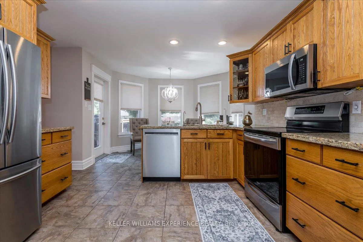 Photo 11 of 48 Brule Street, Penetanguishene — HOMEH