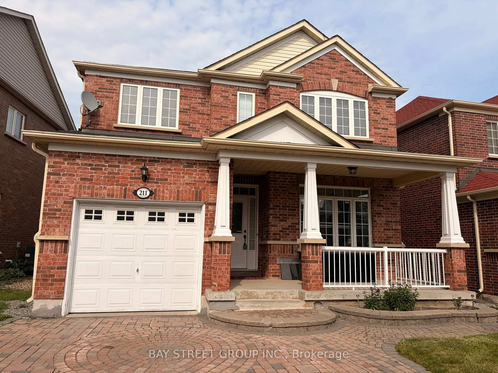 Photo 2 of 211 Stonebridge Drive, Markham, Berczy — HOMEH