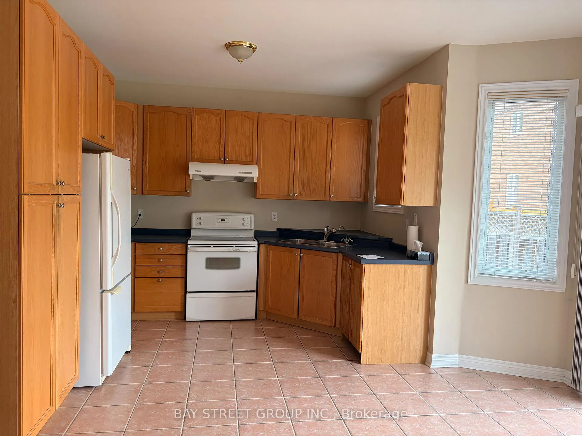 Photo 7 of 211 Stonebridge Drive, Markham, Berczy — HOMEH