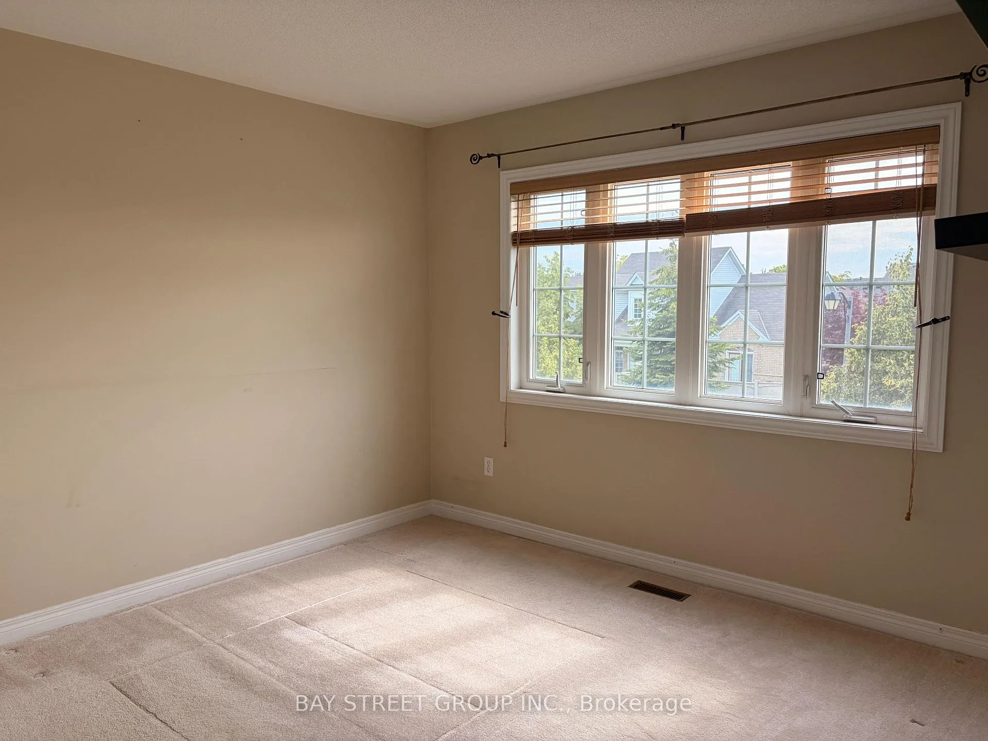 Photo 11 of 211 Stonebridge Drive, Markham, Berczy — HOMEH