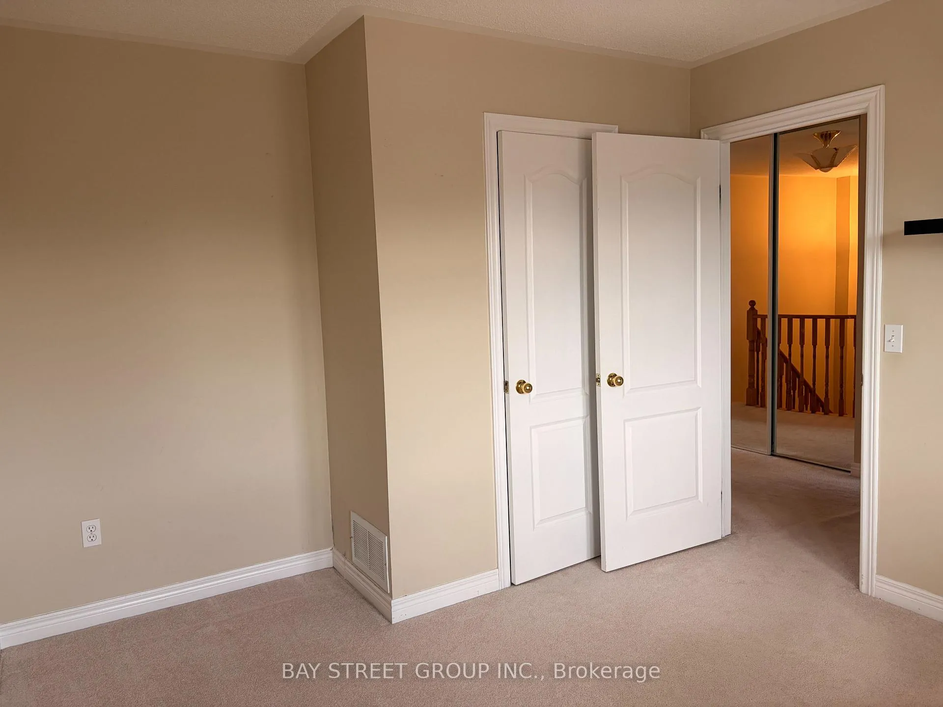 Photo 13 of 211 Stonebridge Drive, Markham, Berczy — HOMEH