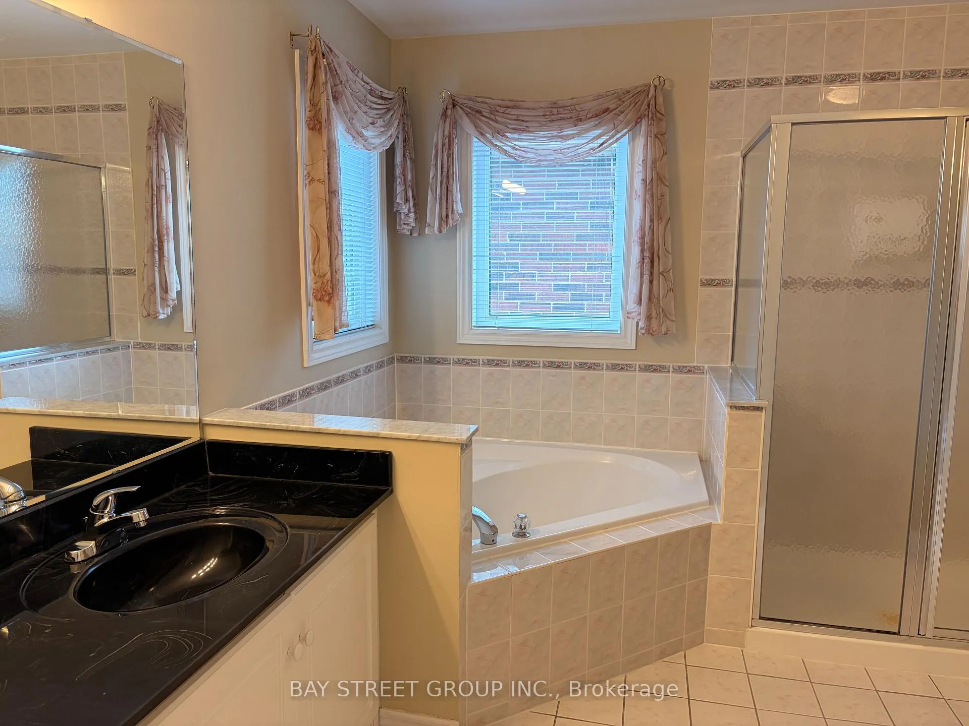 Photo 14 of 211 Stonebridge Drive, Markham, Berczy — HOMEH
