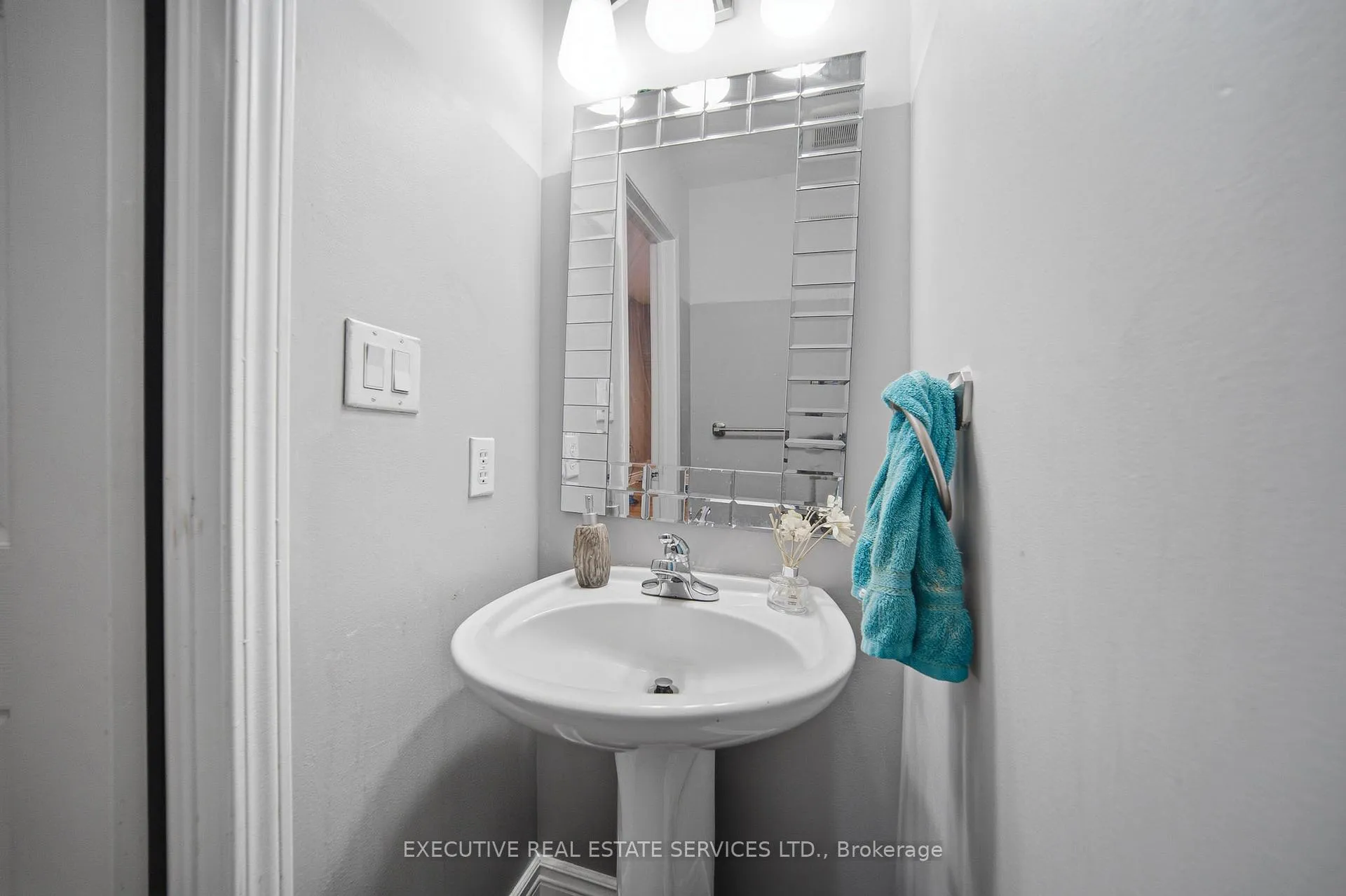 Photo 14 of 51 Worthington Avenue, Brampton, Fletcher's Meadow — HOMEH