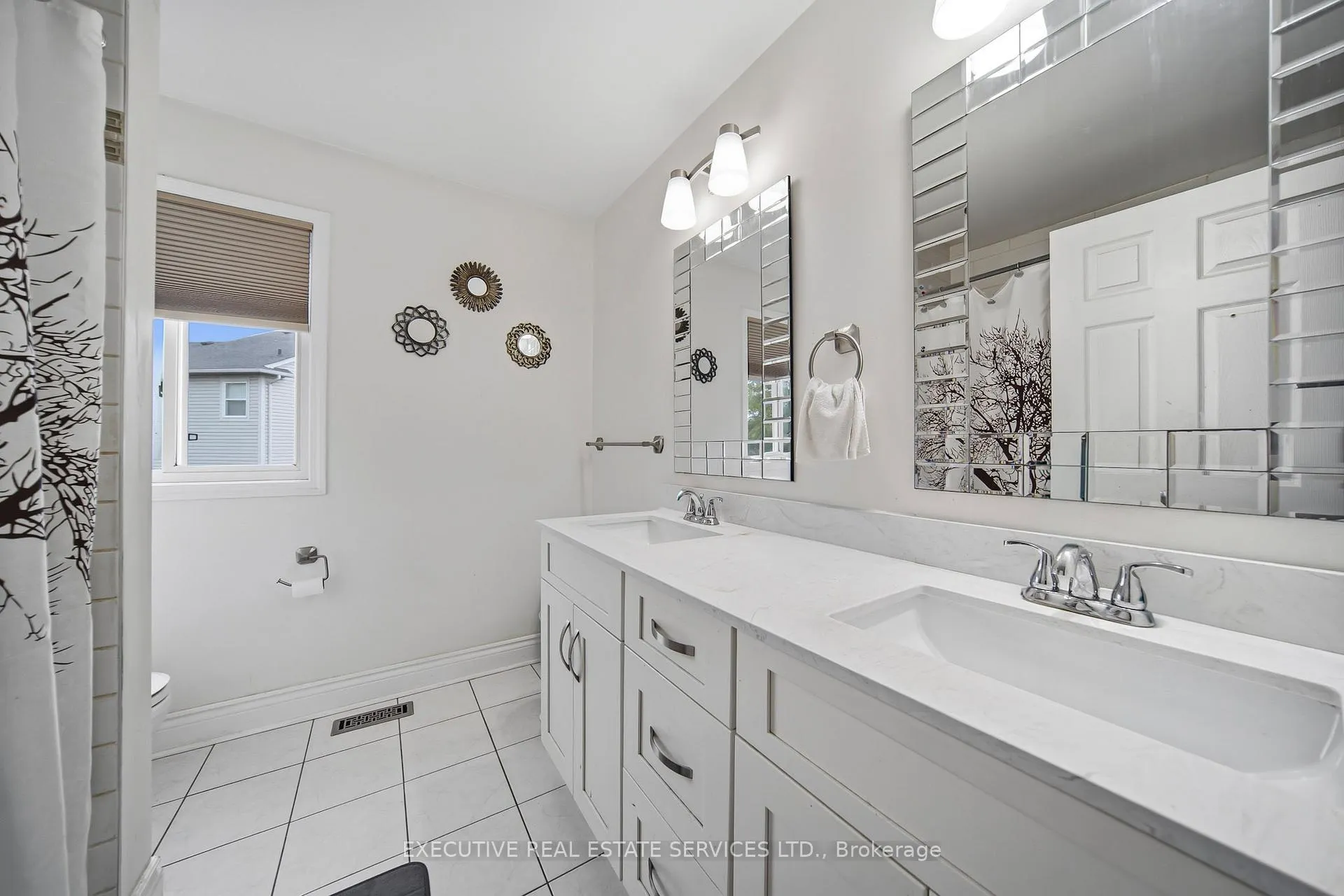 Photo 18 of 51 Worthington Avenue, Brampton, Fletcher's Meadow — HOMEH