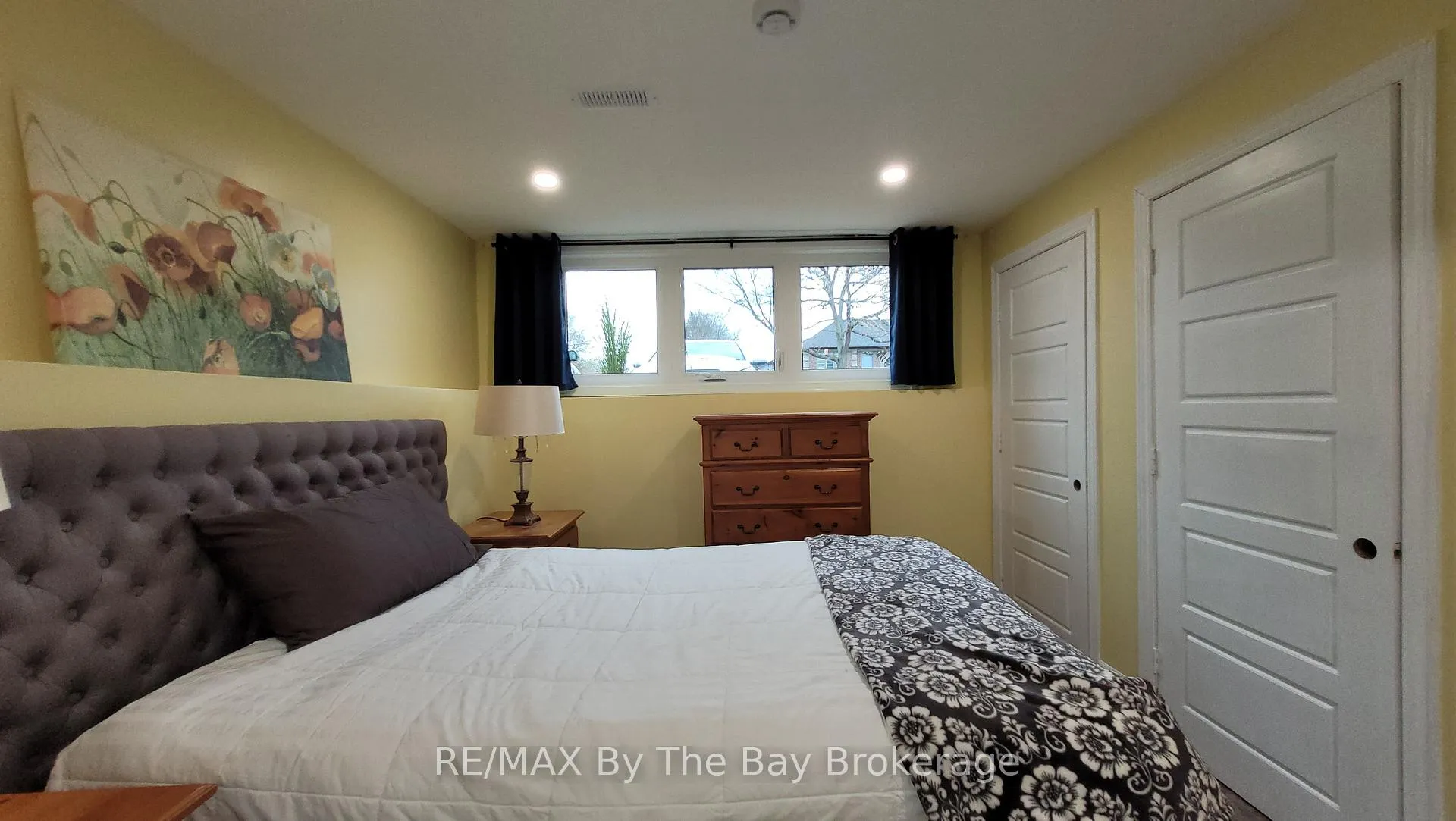 Photo 2 of Unit 2, 7 Harbour Crescent, Wasaga Beach — HOMEH